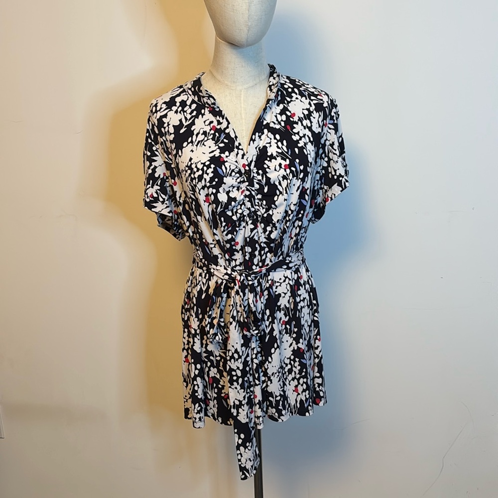 Lane Bryant blue and white flowered top size 18/20